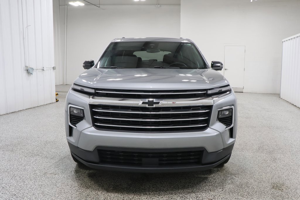 2024 Chevrolet Traverse photo 2