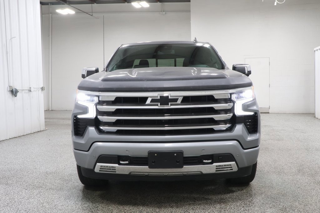 2023 Chevrolet Silverado 1500 High Country photo 3
