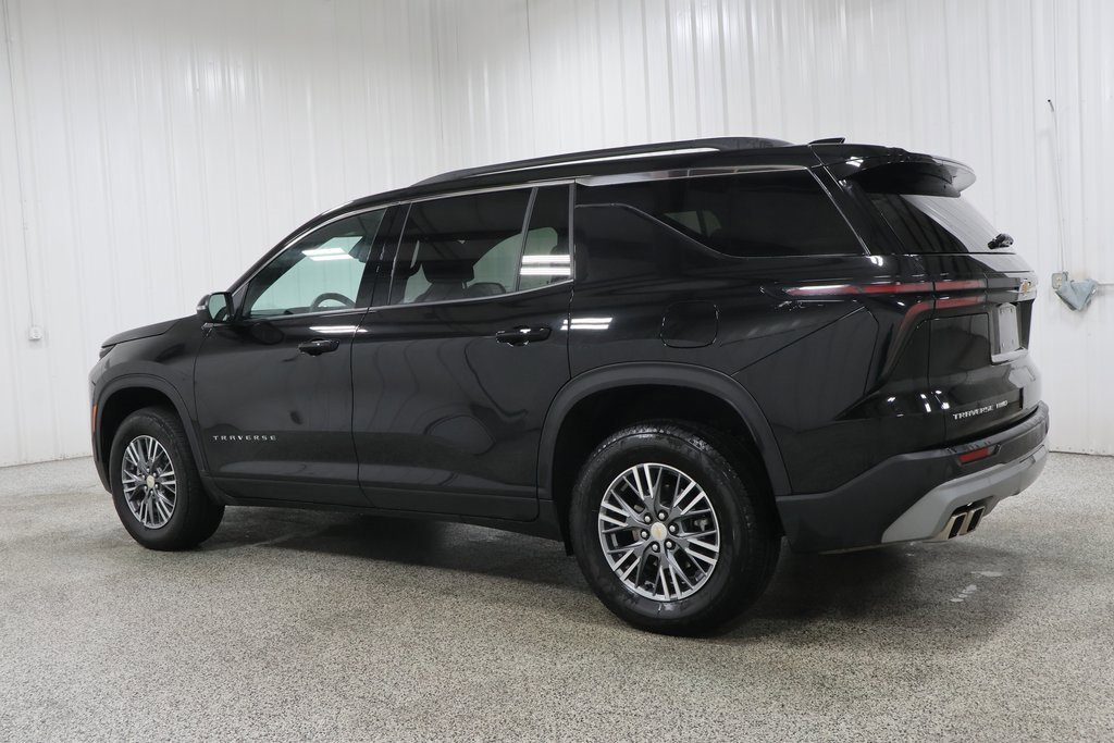 2025 Chevrolet Traverse photo 4