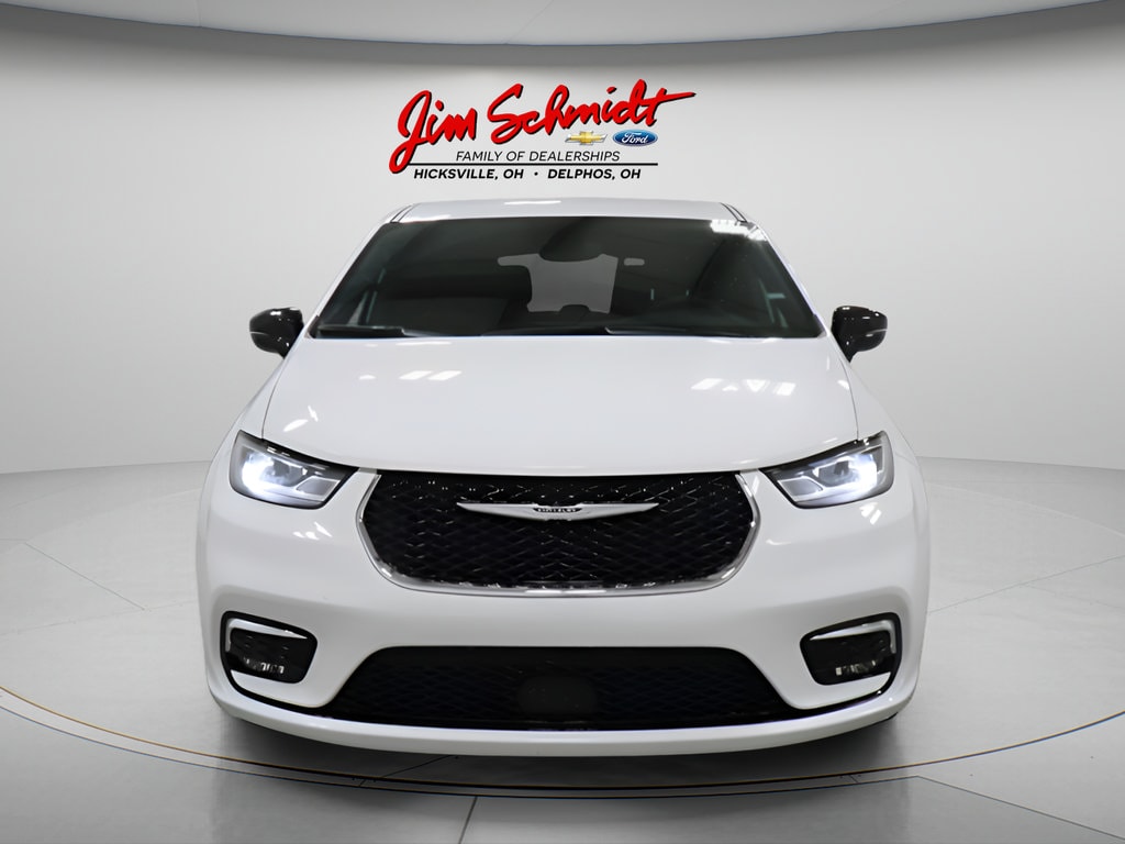 Used 2026 Chrysler Pacifica Select Van Passenger Van