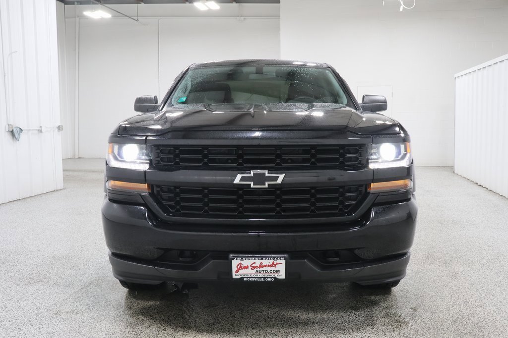 2017 Chevrolet Silverado 1500 Custom photo 3