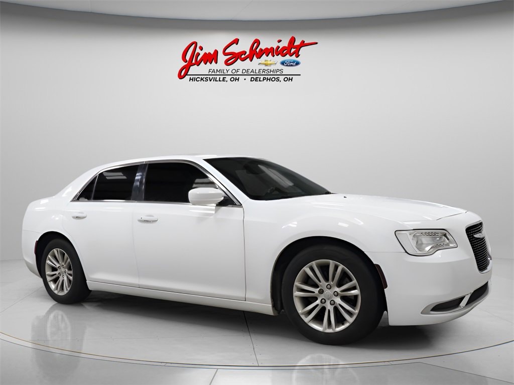 2017 Chrysler 300 Limited's photo