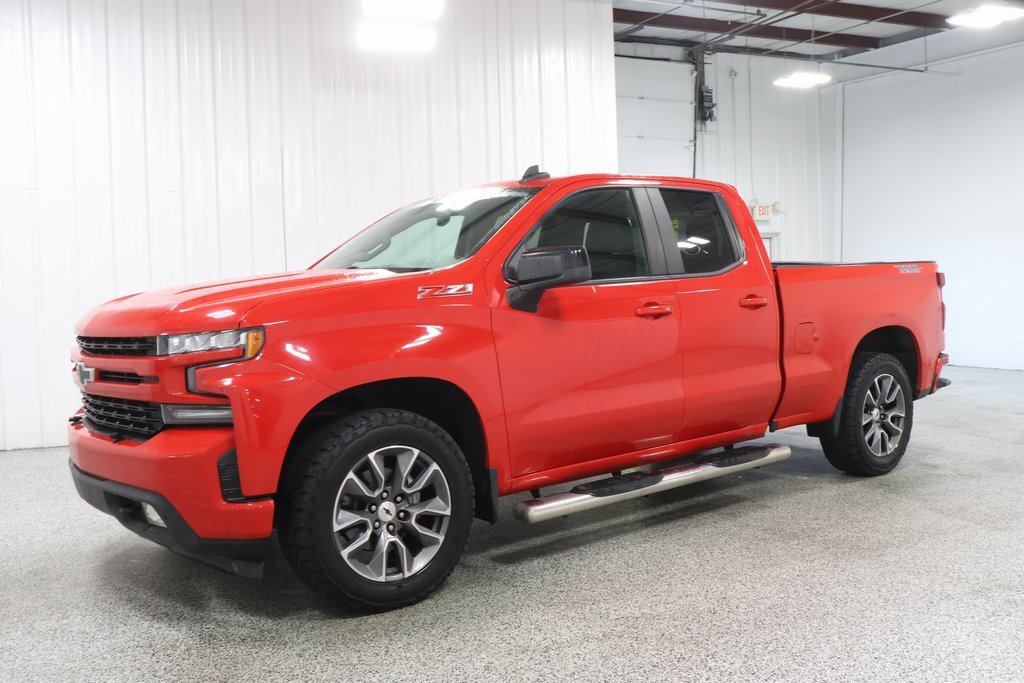 2020 Chevrolet Silverado RST photo 2