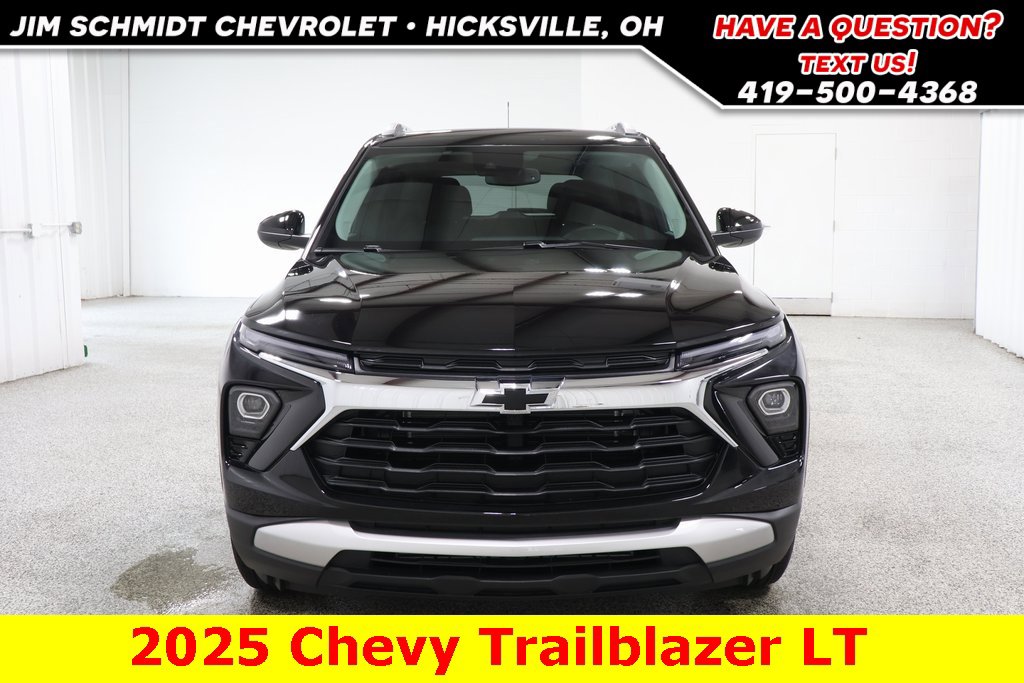 2025 Chevrolet Trailblazer LT photo 3