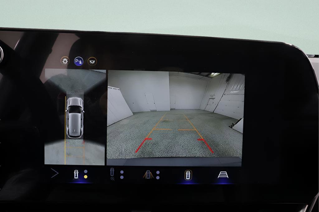 2026 Chevrolet Equinox LT - Photo 13