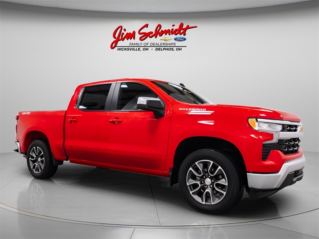 2025 Chevrolet Silverado 1500 LT's photo