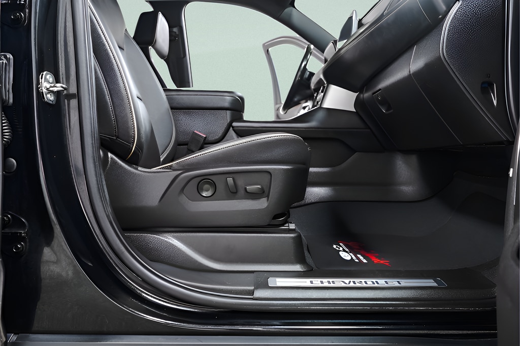 2023 Chevrolet Suburban Premier - Photo 37