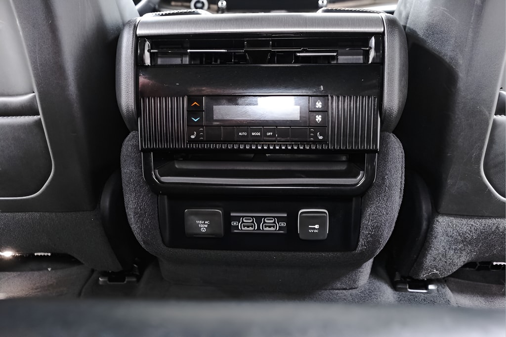2025 Jeep Wagoneer Series II - Photo 35