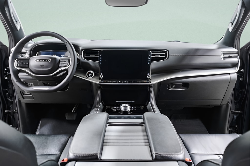 2025 Jeep Wagoneer Series II - Photo 10