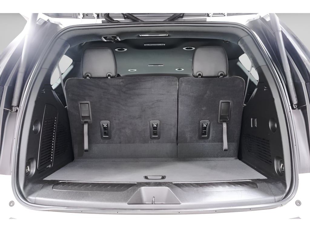 2024 GMC Yukon SLT - Photo 35