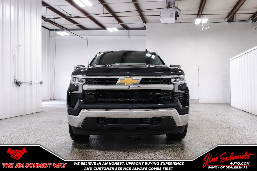 2022 Chevrolet Silverado 1500 LT photo 2