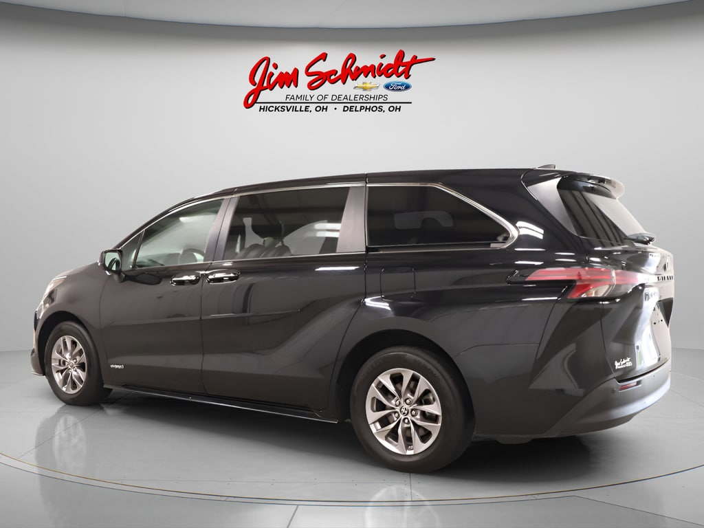 Used 2021 Toyota Sienna XLE Minivan/Van