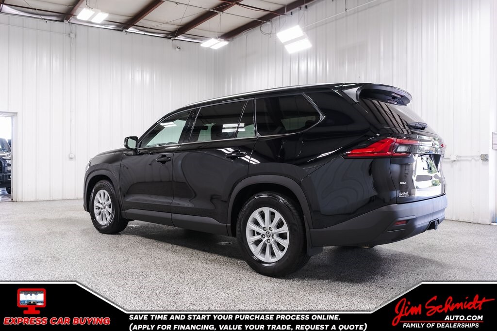 2024 Toyota Grand Highlander XLE photo 3