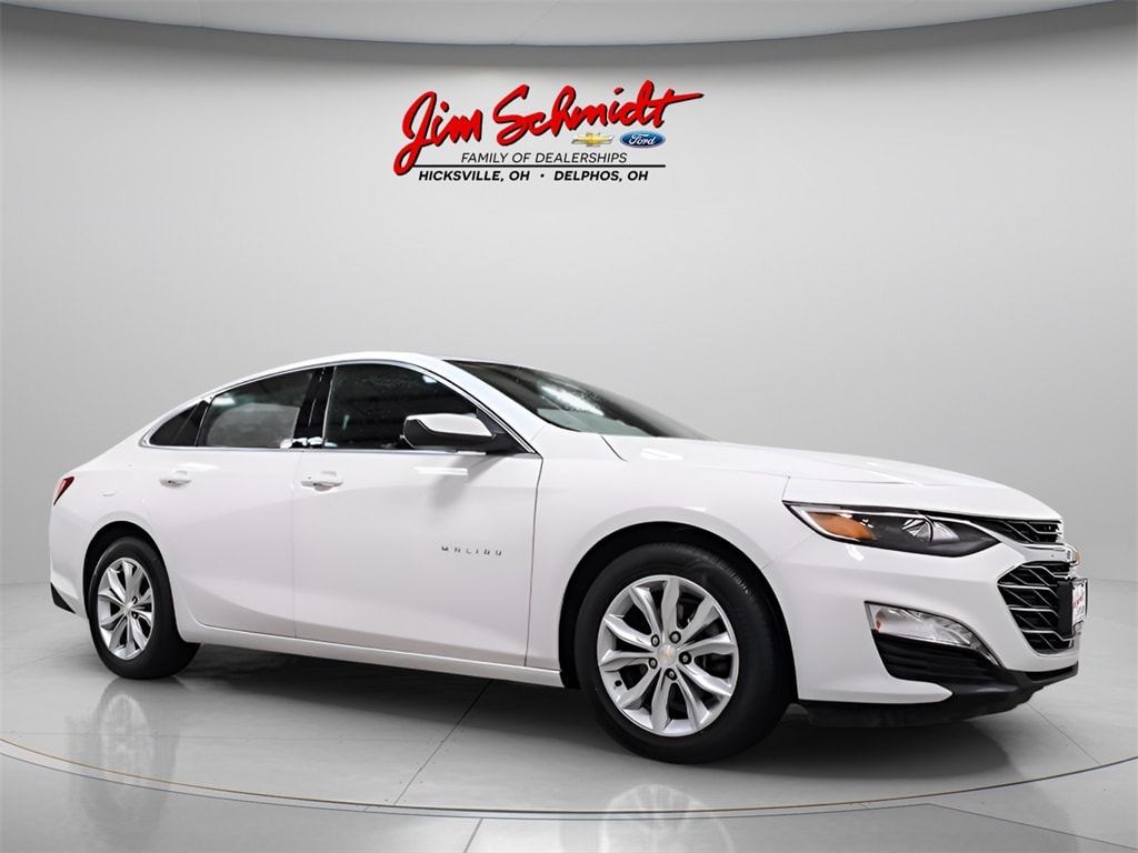 2022 Chevrolet Malibu LT's photo