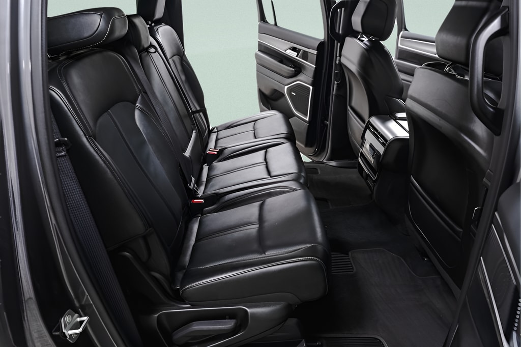 2025 Jeep Wagoneer Series II - Photo 37