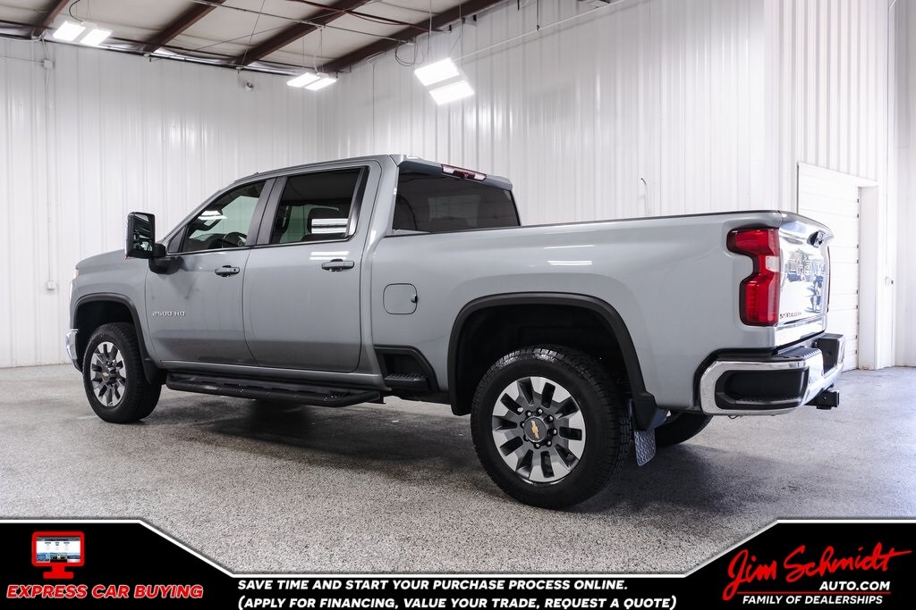 2024 Chevrolet Silverado 2500HD LT photo 2