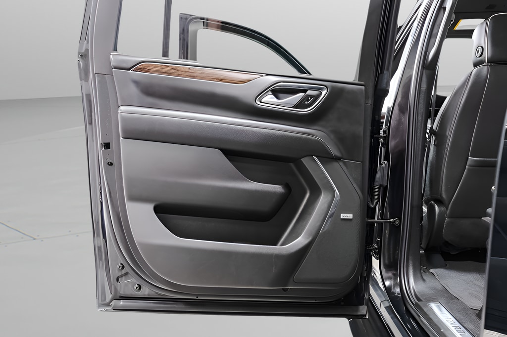 2023 Chevrolet Suburban Premier - Photo 28