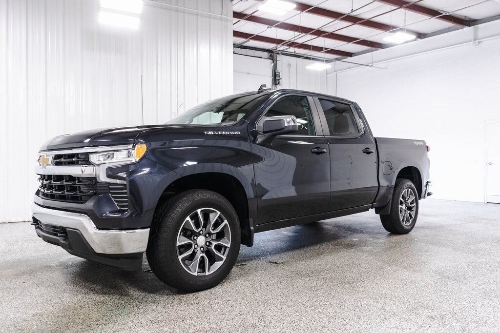 2022 Chevrolet Silverado 1500 LT photo 3
