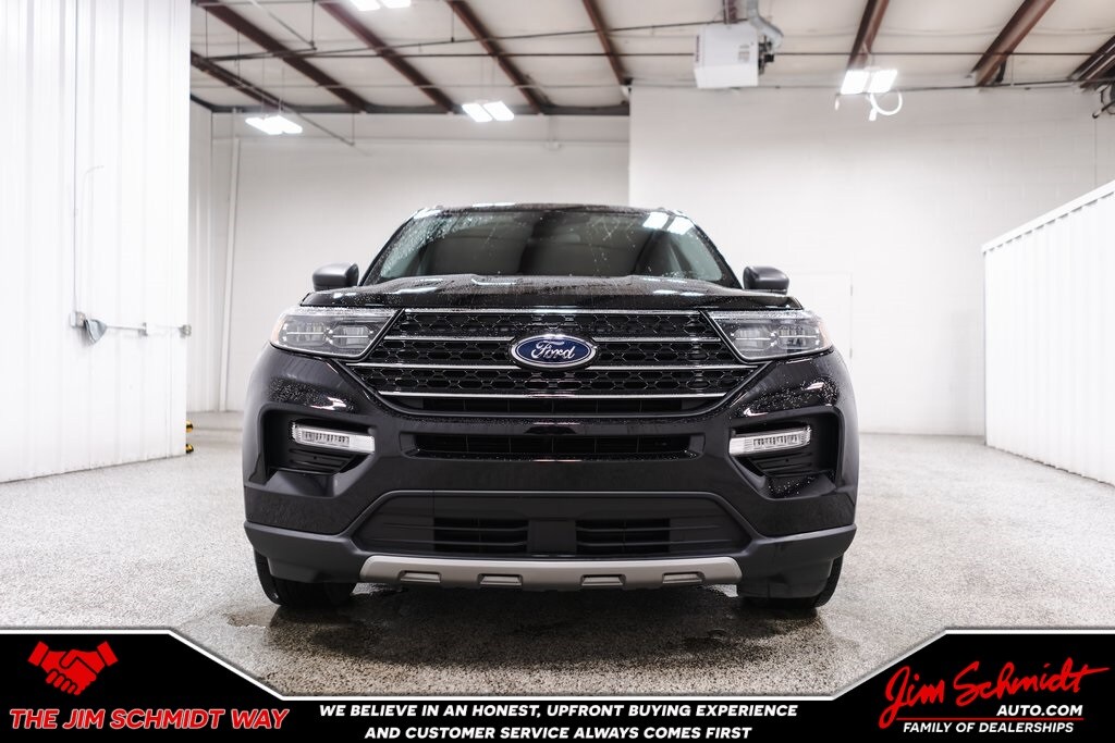 2023 Ford Explorer XLT photo 2