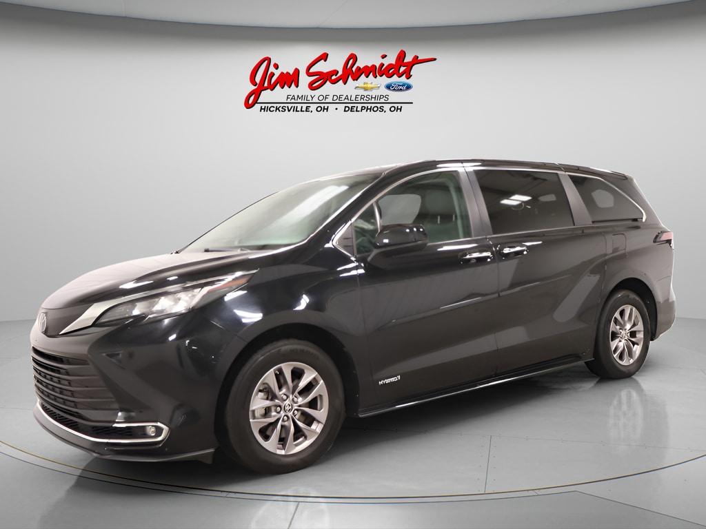 Used 2021 Toyota Sienna XLE Minivan/Van