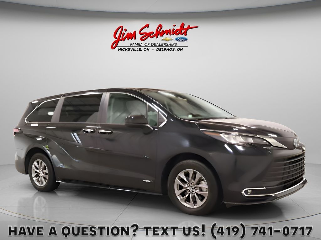 Used 2021 Toyota Sienna XLE Minivan/Van