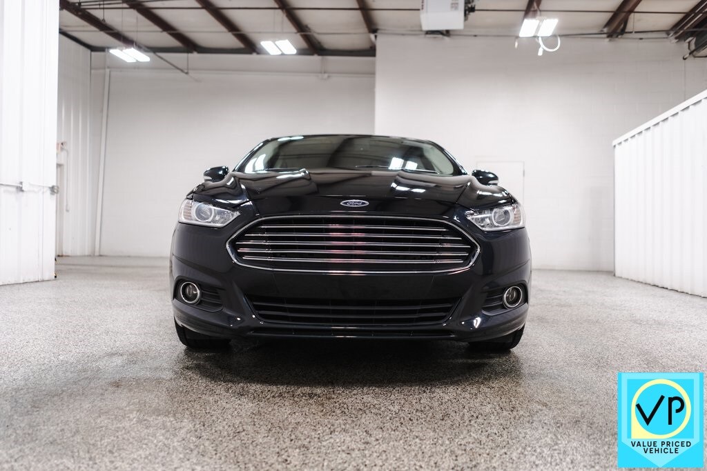 2014 Ford Fusion SE photo 2