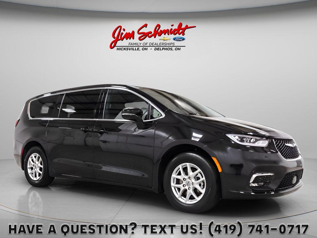 2025 Chrysler Pacifica Select