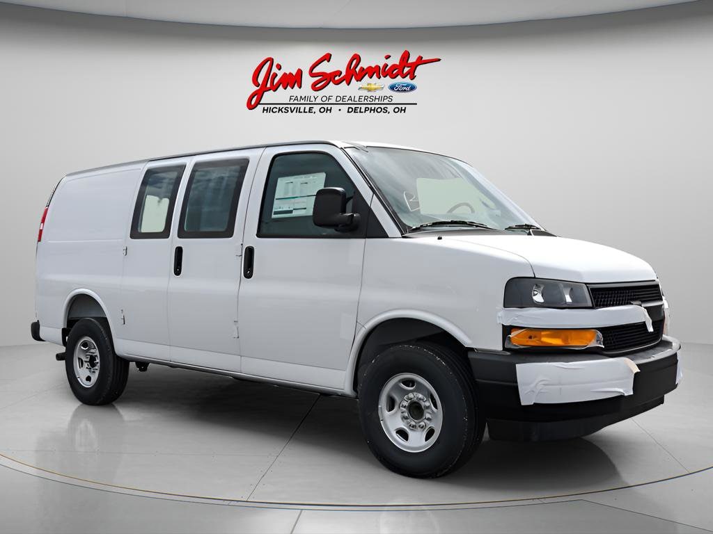 2026 Chevrolet Express 3500 Work Van HD's photo