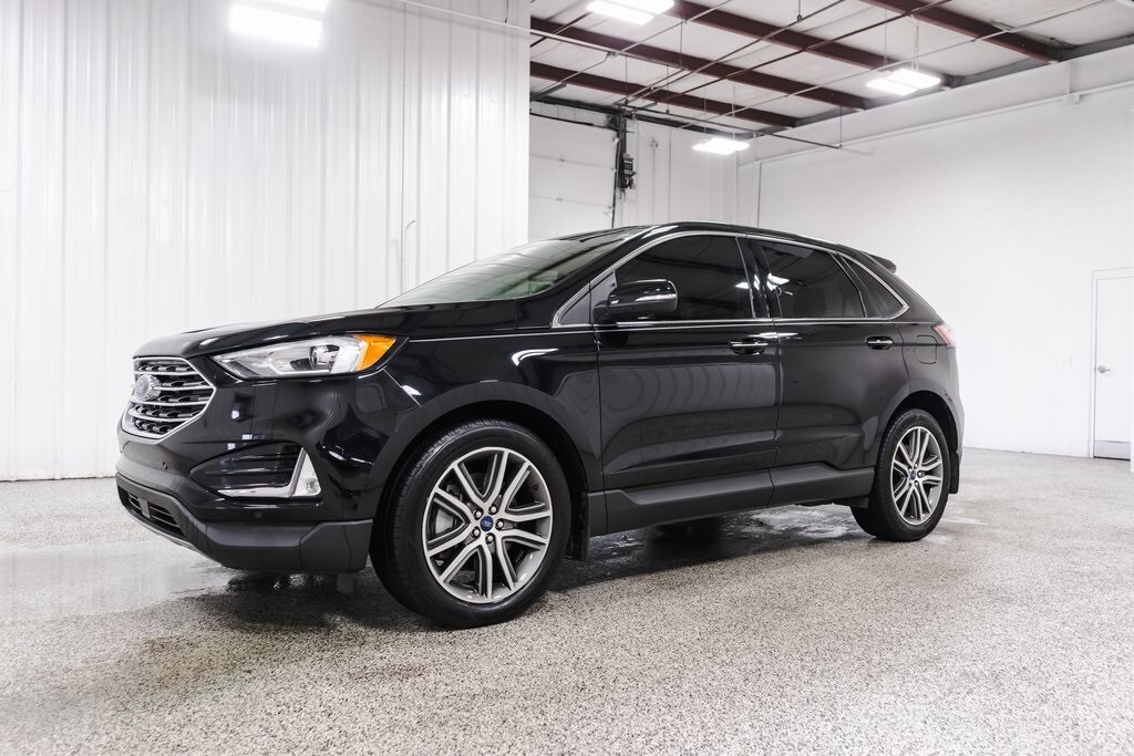 2021 Ford Edge Titanium photo 3
