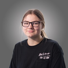 Staff member DANI ELLERBROCK from ID_fec740d03741