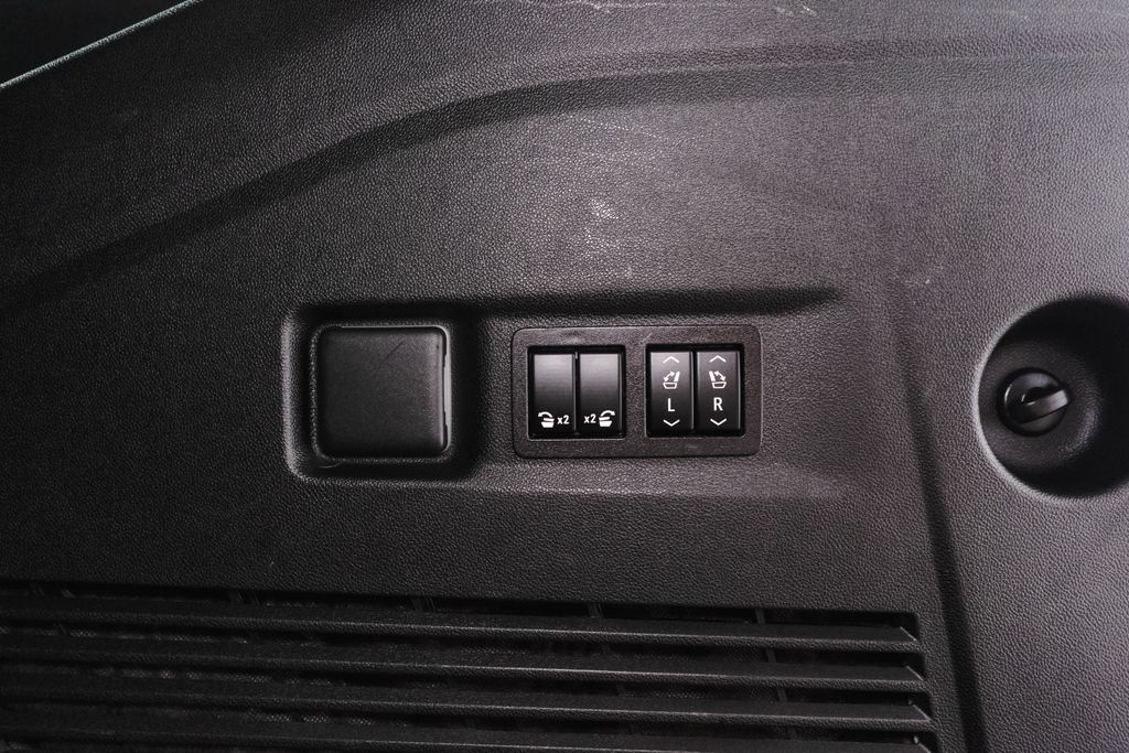 2023 GMC Yukon XL Denali - Photo 38