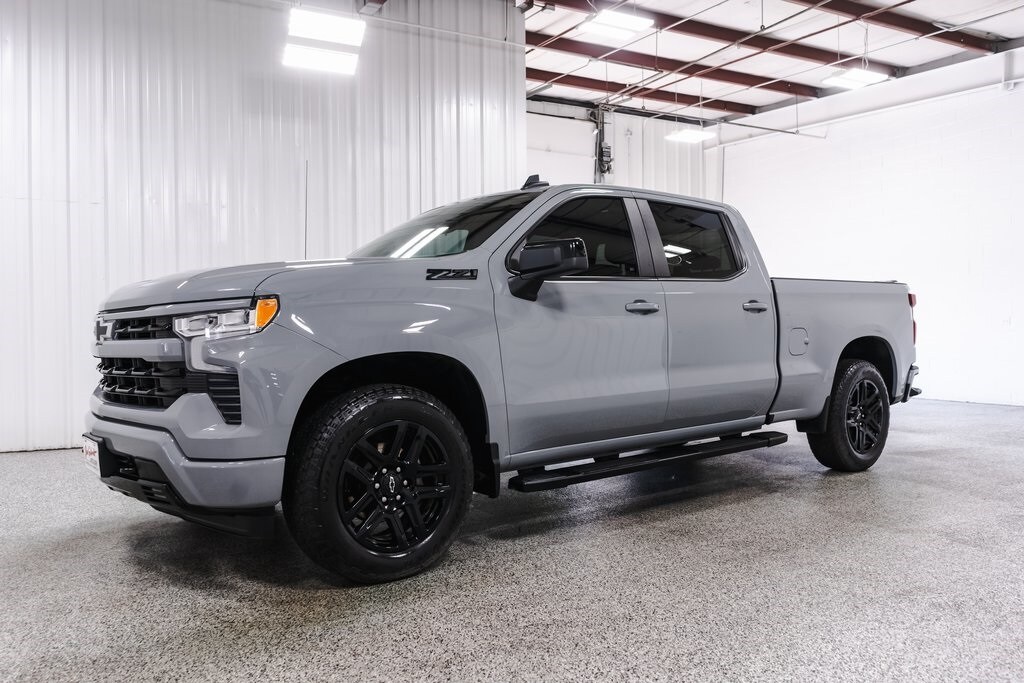 2024 Chevrolet Silverado 1500 RST photo 3