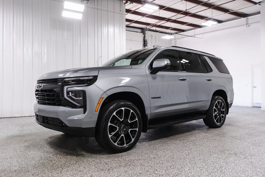 2025 Chevrolet Tahoe RST photo 2