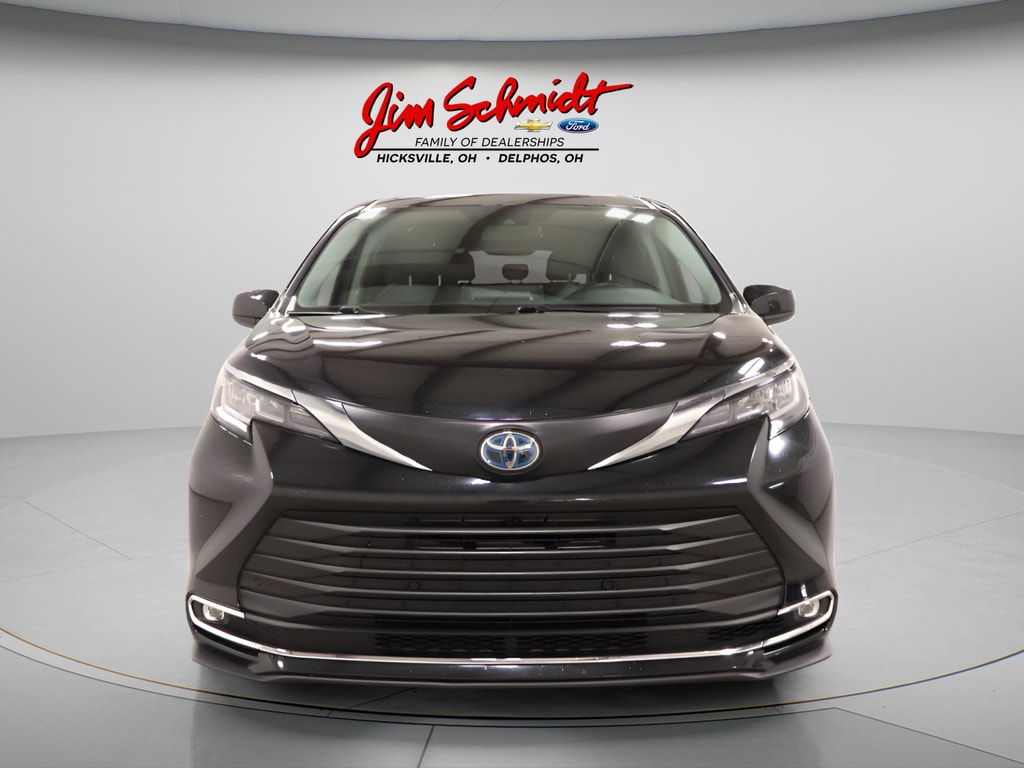 Used 2021 Toyota Sienna XLE Minivan/Van