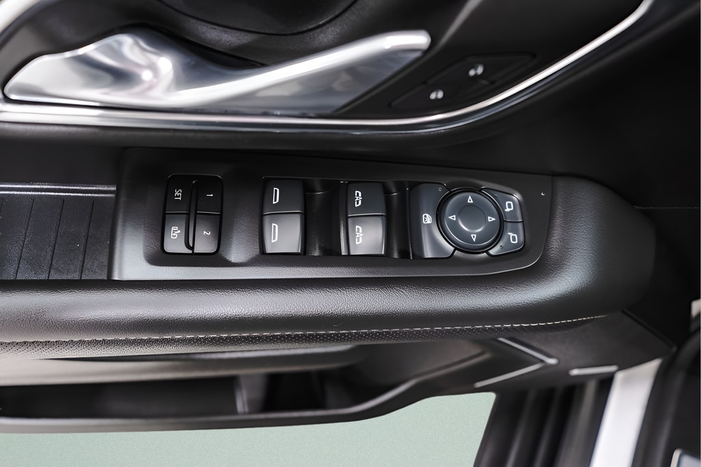 2024 GMC Yukon SLT - Photo 22