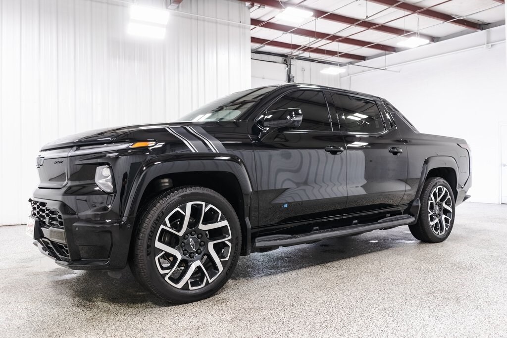 2024 Chevrolet Silverado EV RST photo 3