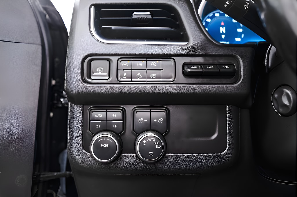 2023 Chevrolet Suburban Premier - Photo 21
