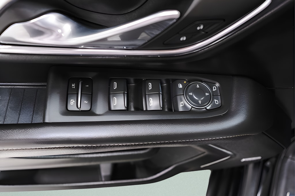 2023 Chevrolet Suburban Premier - Photo 25
