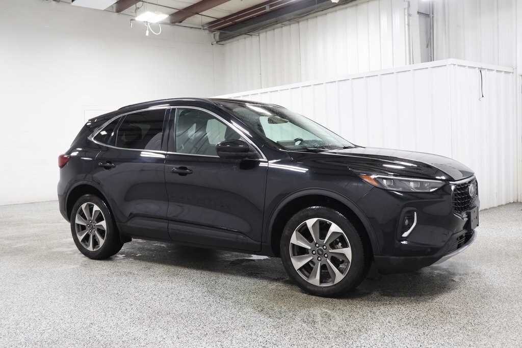 2023 Ford Escape Platinum photo 2