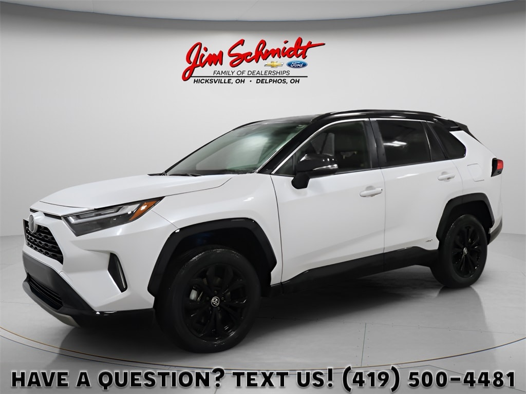 2024 Toyota RAV4 XSE's photo