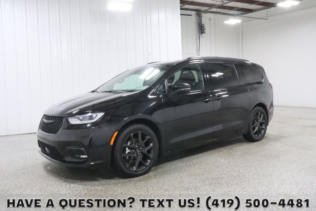 Used 2025 Chrysler Pacifica Limited Minivan/Van