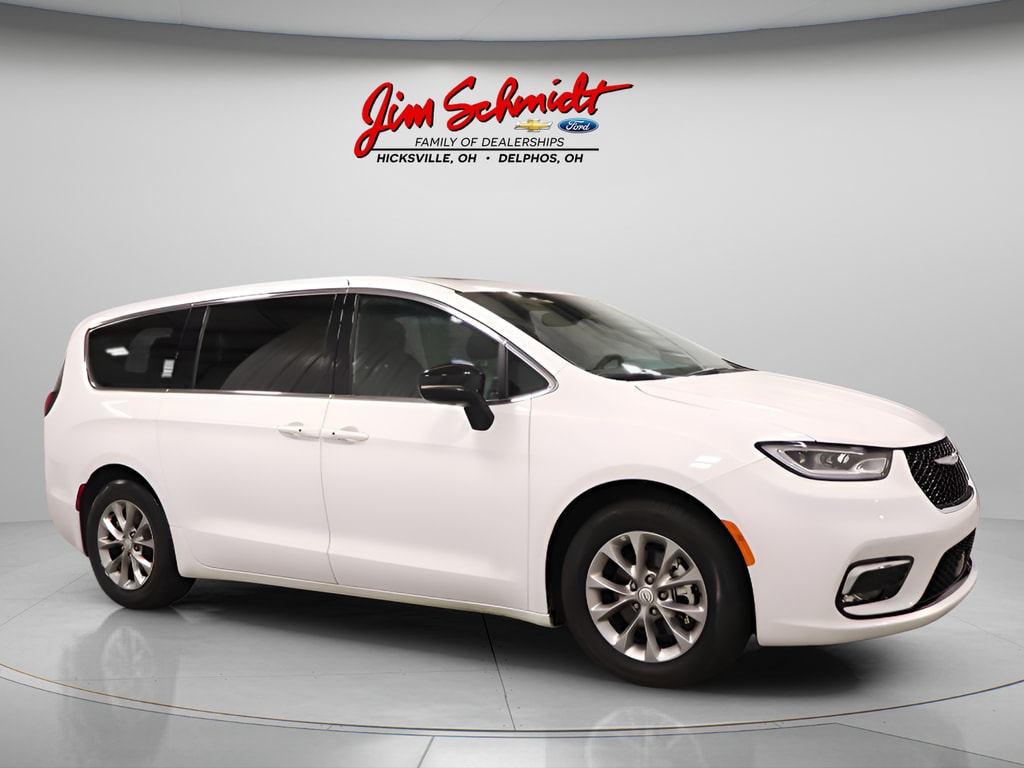 Used 2026 Chrysler Pacifica Limited Minivan/Van