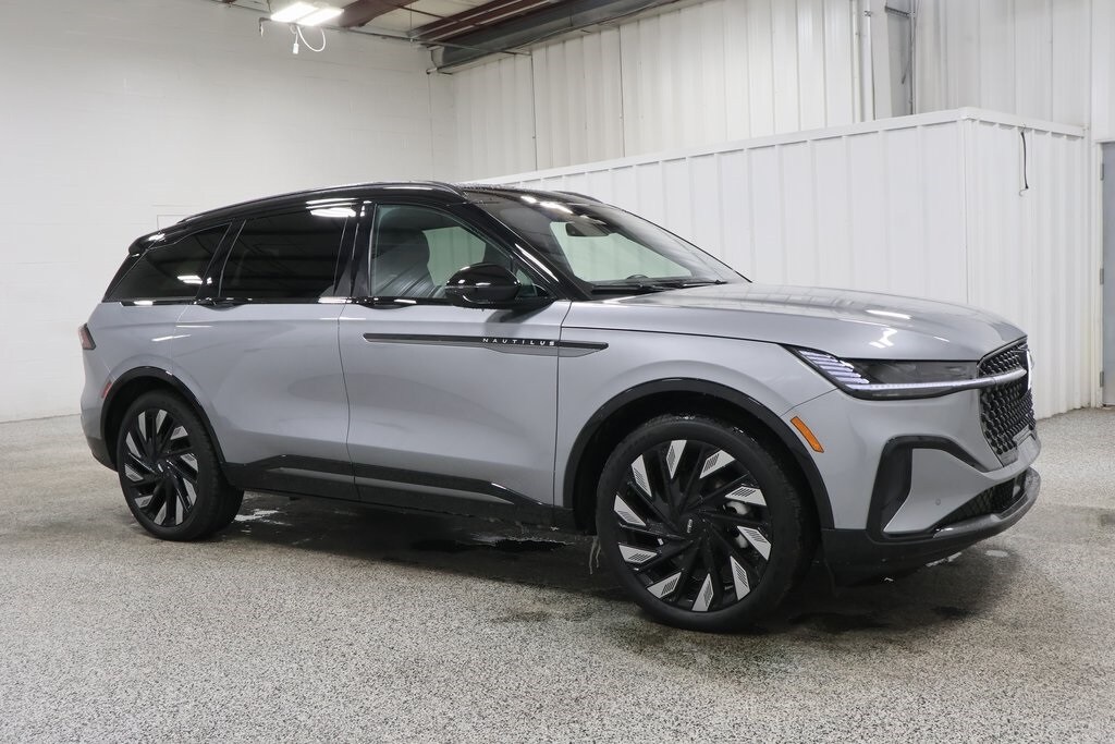 2025 Lincoln Nautilus Reserve photo 2