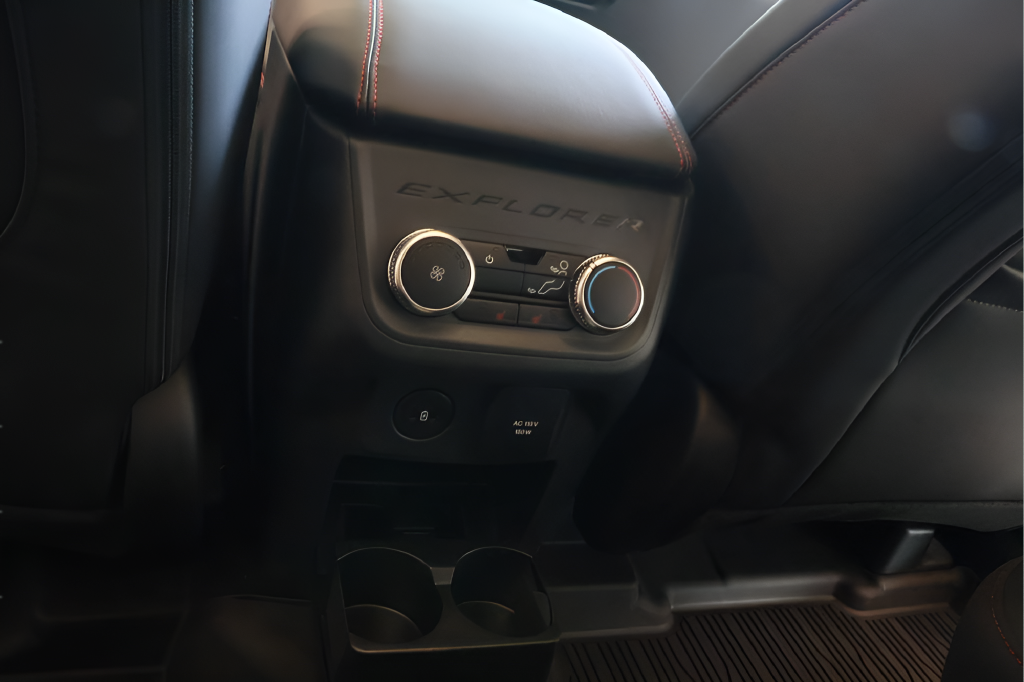 2026 Ford Explorer ST-Line - Photo 23