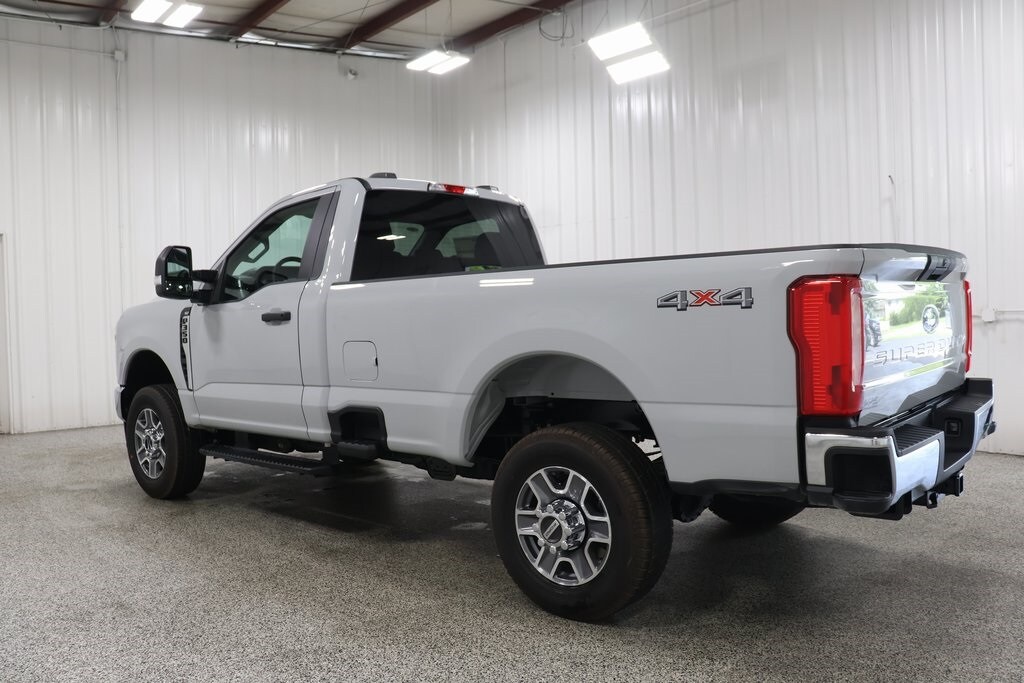 2025 Ford F-350 photo 4