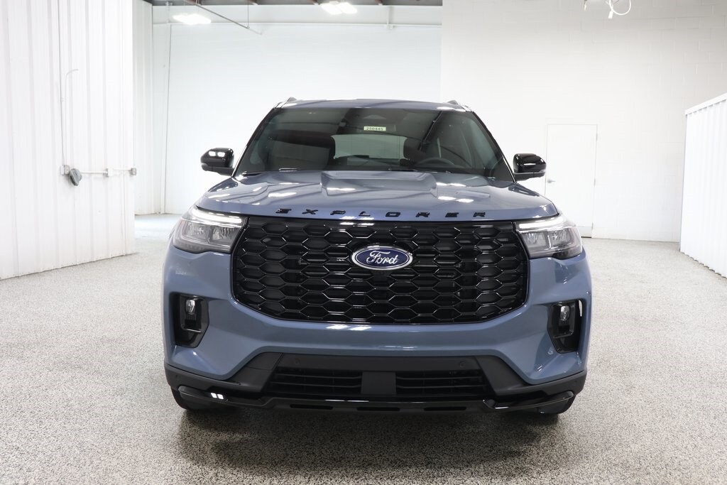 2025 Ford Explorer ST-Line photo 2