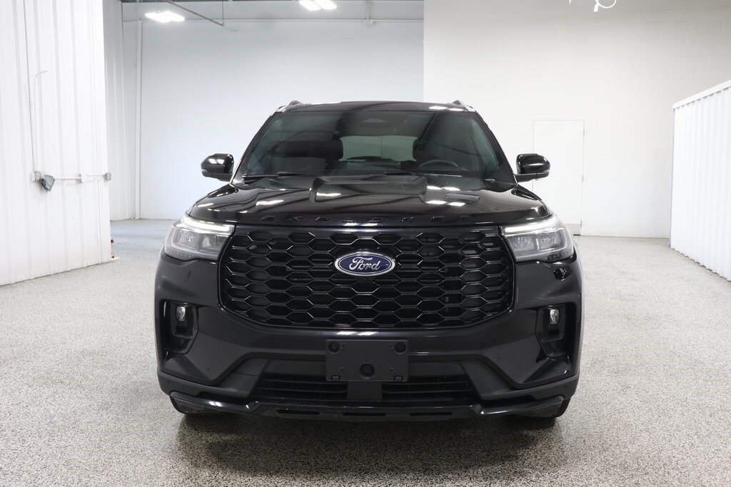 2025 Ford Explorer ST-Line photo 2