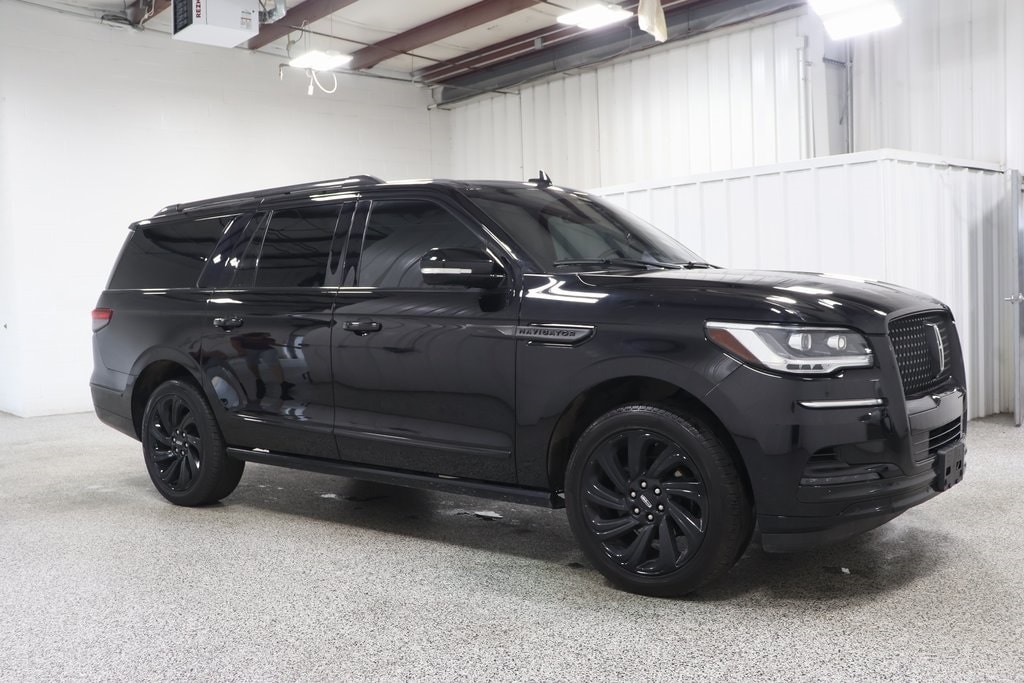 Used 2022 Lincoln Navigator Reserve L with VIN 5LMJJ3LT5NEL00418 for sale in Hicksville, OH