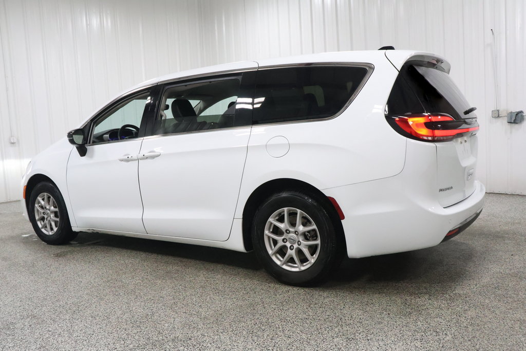 Used 2024 Chrysler Pacifica Touring L Minivan/Van