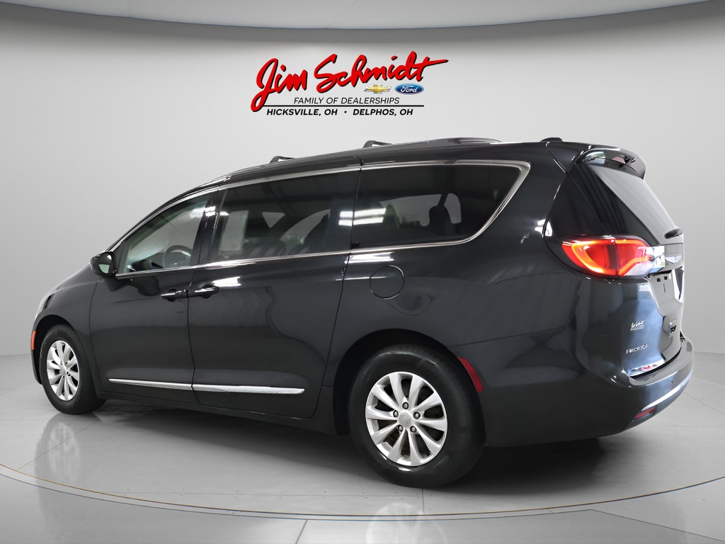 Used 2018 Chrysler Pacifica Touring L Minivan/Van